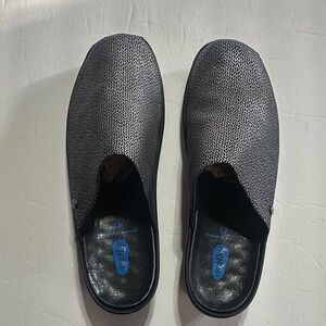 Wolky Go Slip-On Casual clogs Black/Grey design w heel designed for walking 42